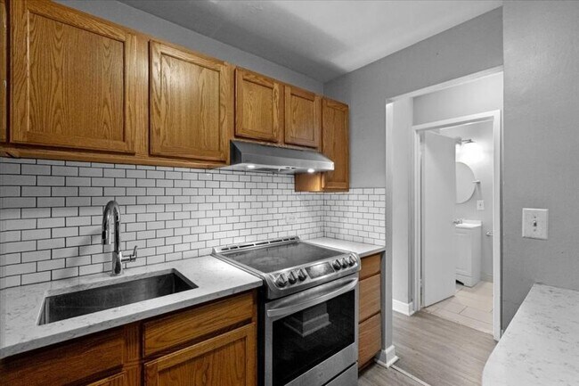 Building Photo - 1 bedroom in Chicago IL 60660