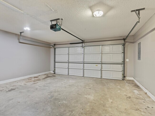 Building Photo - 213 Steppe Ct