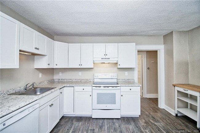 Building Photo - 15 Diamond St