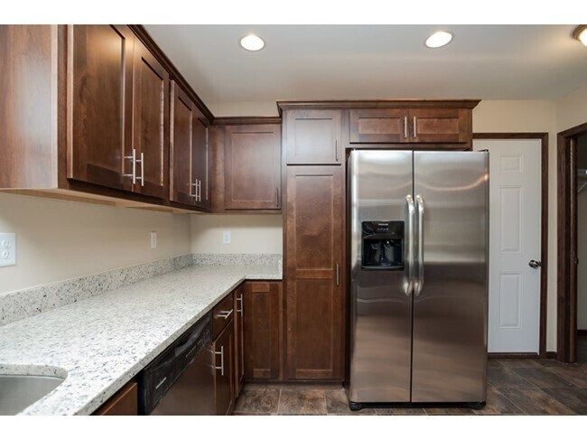 Building Photo - 536 Meadow Oak Cir