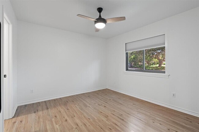 Building Photo - 104 Timpanagos Dr
