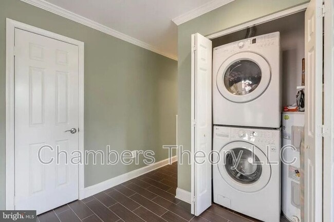 Building Photo - 1800 21st St N