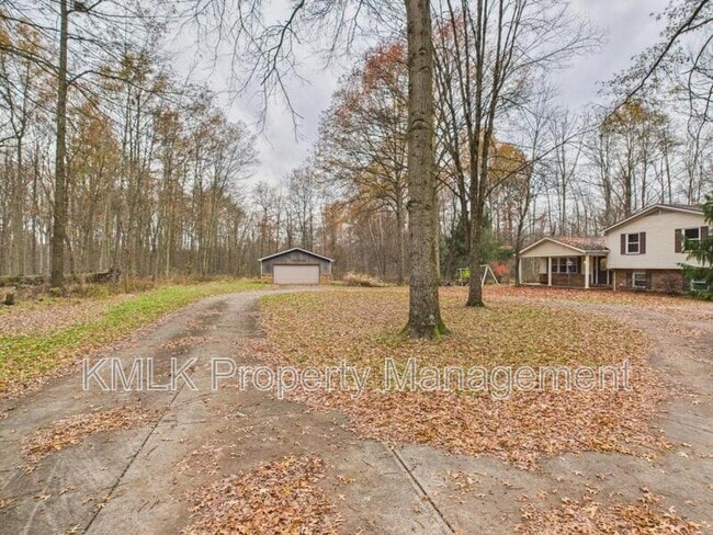 Building Photo - 874 Pleasant St