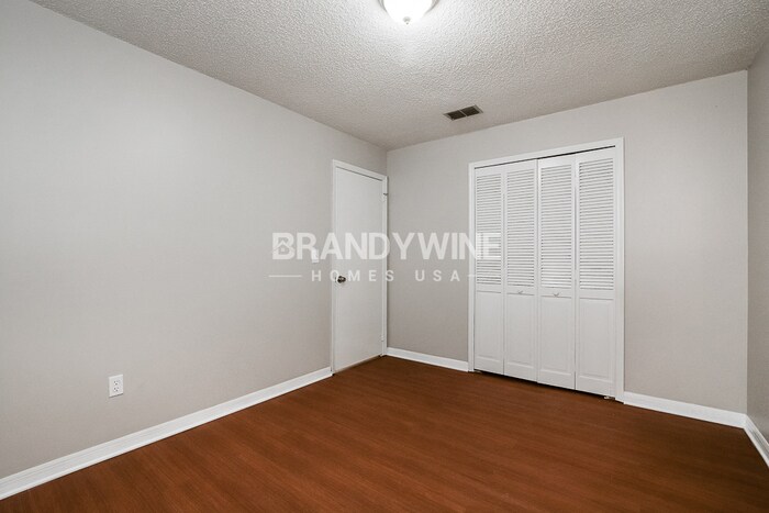 Building Photo - 215 Shore Rd