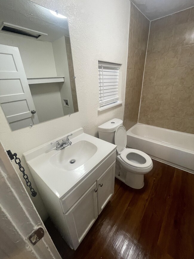 Building Photo - 108 Shaw St