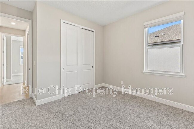 Building Photo - 1229 Pampus Dr