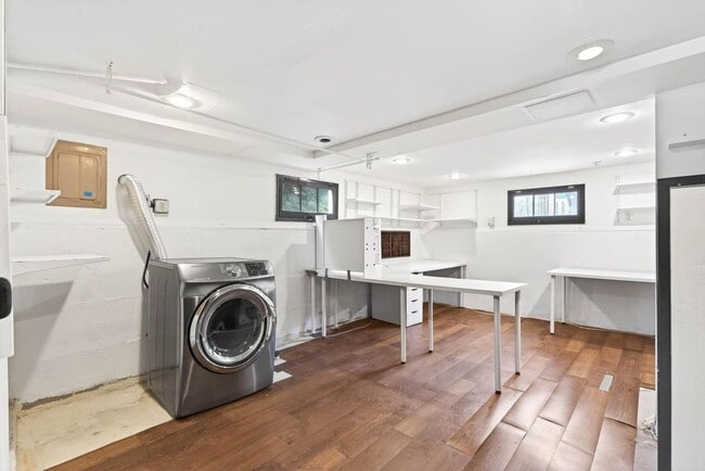 Building Photo - Vintage 3-bdrm/1-bdrm Alameda charmer—Many updates, large yard w/deck & raised beds