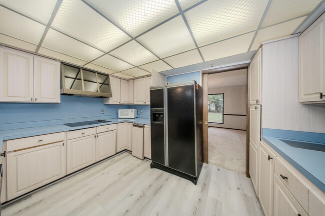 Building Photo - 22745 Wrexford Dr