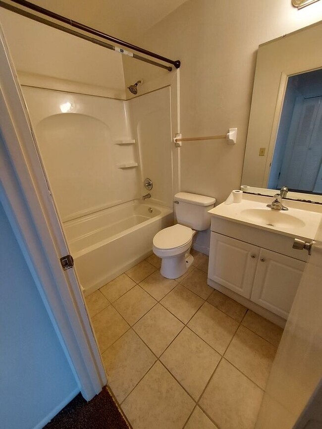 Building Photo - 1 Hickory Track