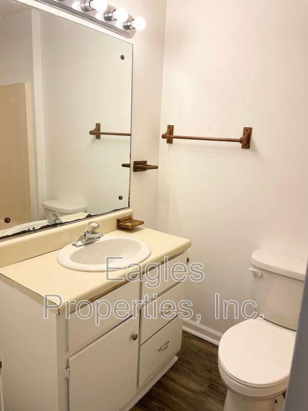 Building Photo - 1401 Dakota Ave