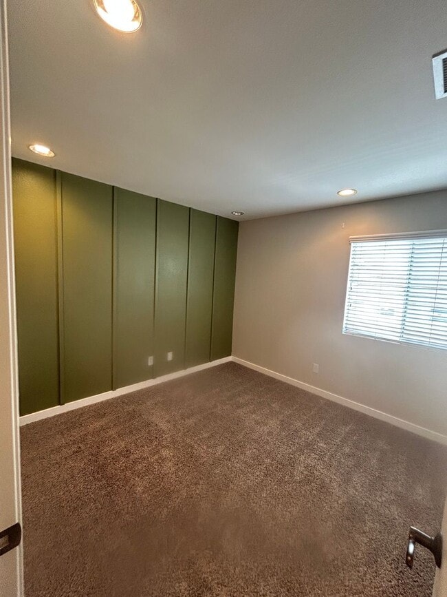 Building Photo - Remodeled Home for Rent in Corona – Sunroo...