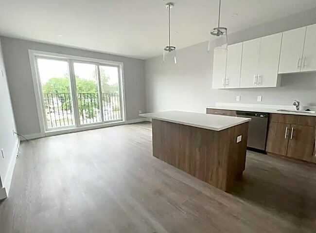 Building Photo - 80 Bridge St