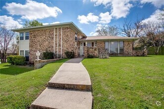 Building Photo - 1301 Cliff Ct