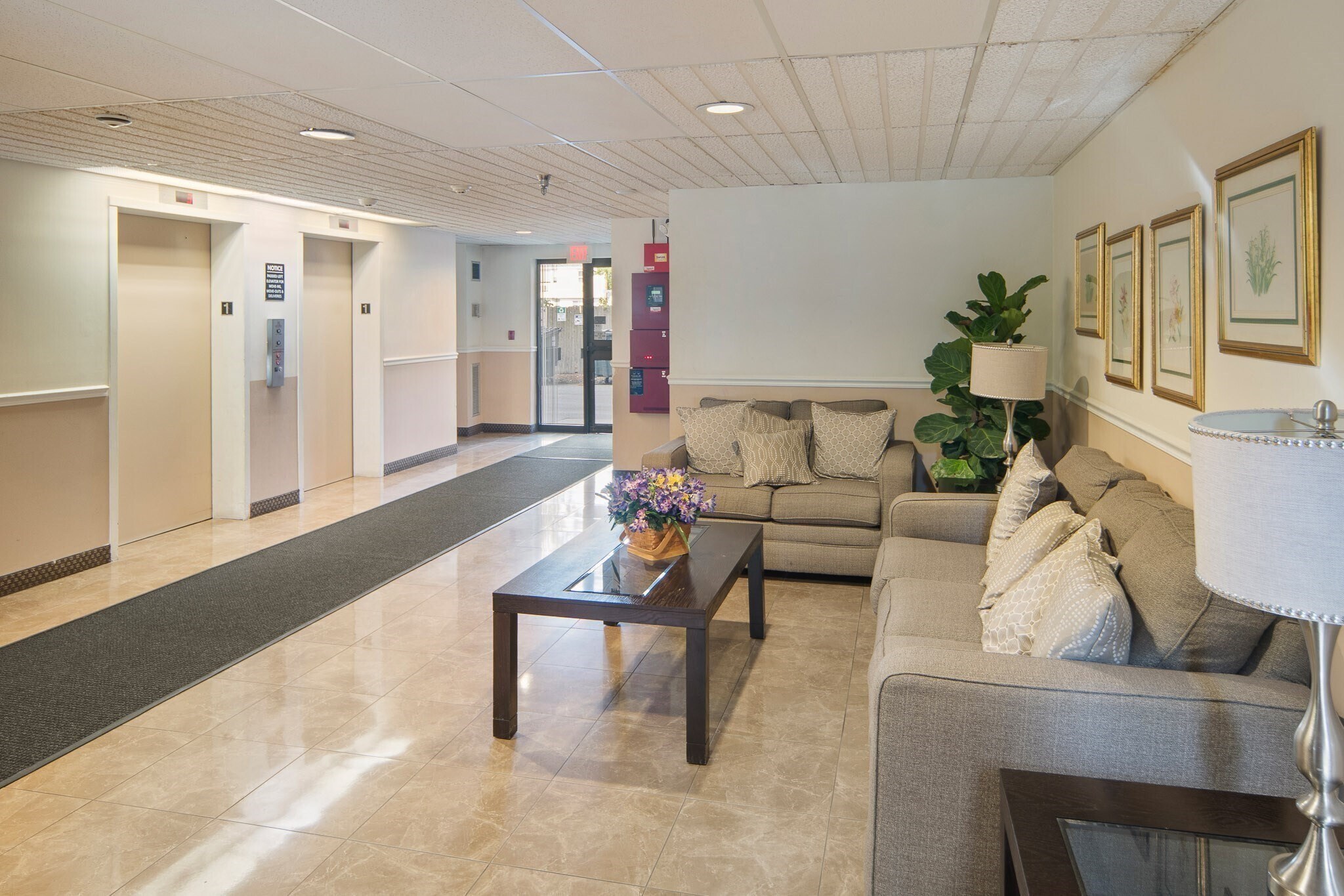 Building Photo - 4975 Washington St