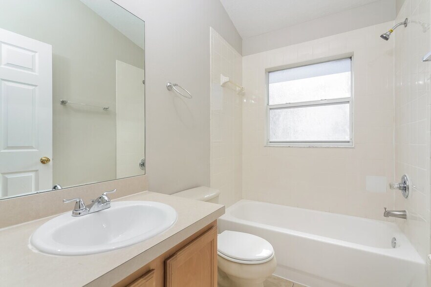 Building Photo - 133 Thornbury Dr