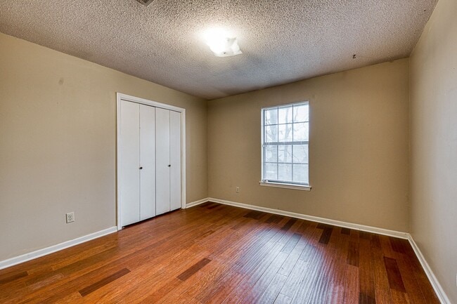 Building Photo - Spacious Home for Rent!