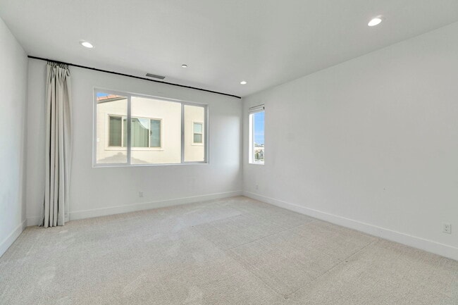 Building Photo - 863 Orchard Hills Rd