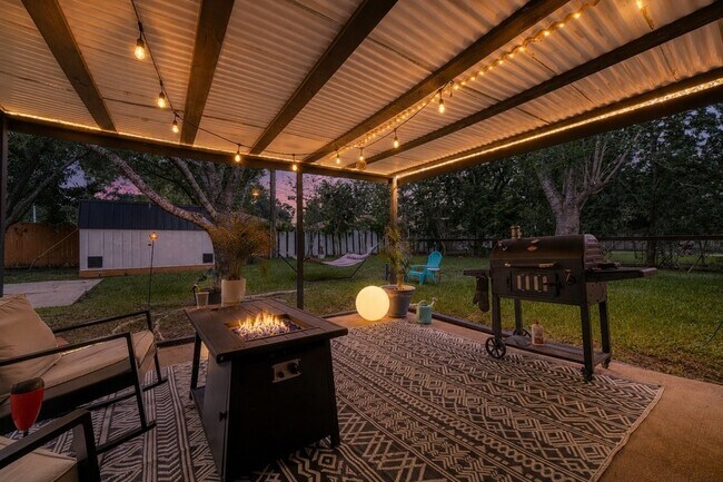 Building Photo - 5911 Dawnridge Dr