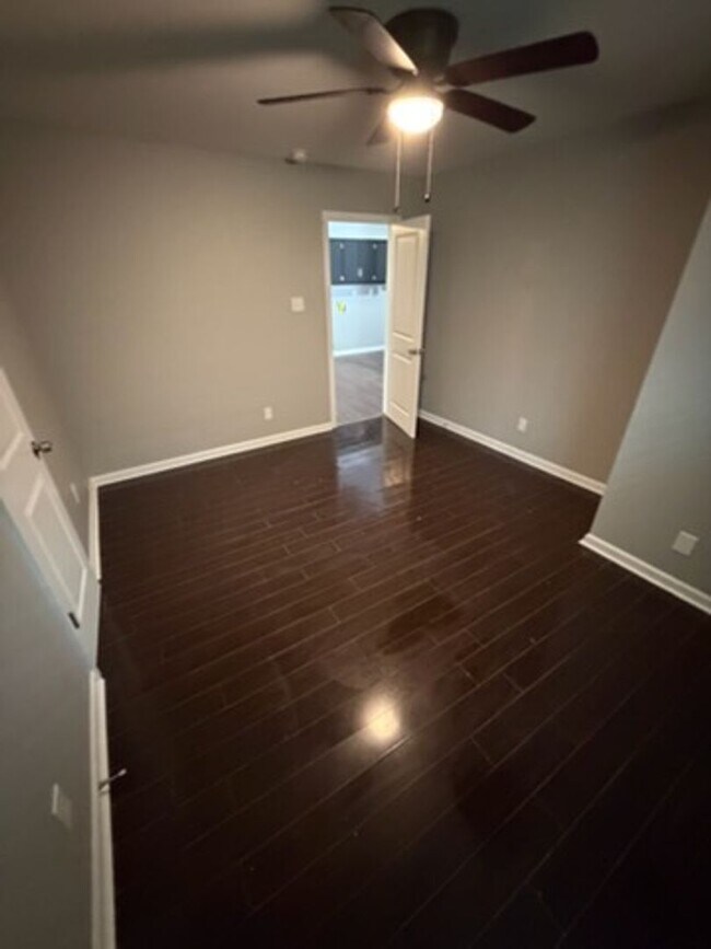 Building Photo - Check out this Beautiful 3 bed 1 bath home