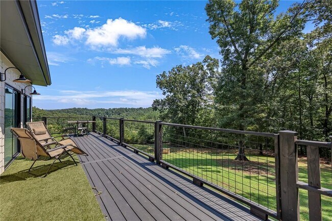 Building Photo - 268 Creek Bank Dr