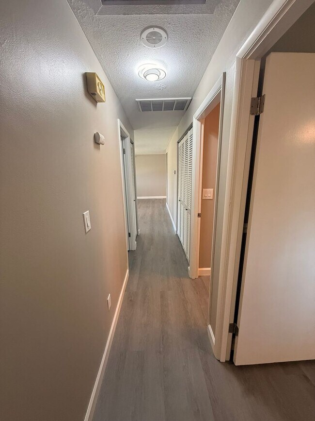 Building Photo - 4320 Harbison St