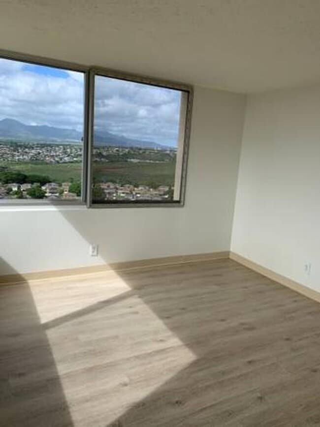 Building Photo - Great Location and Great Amenities!