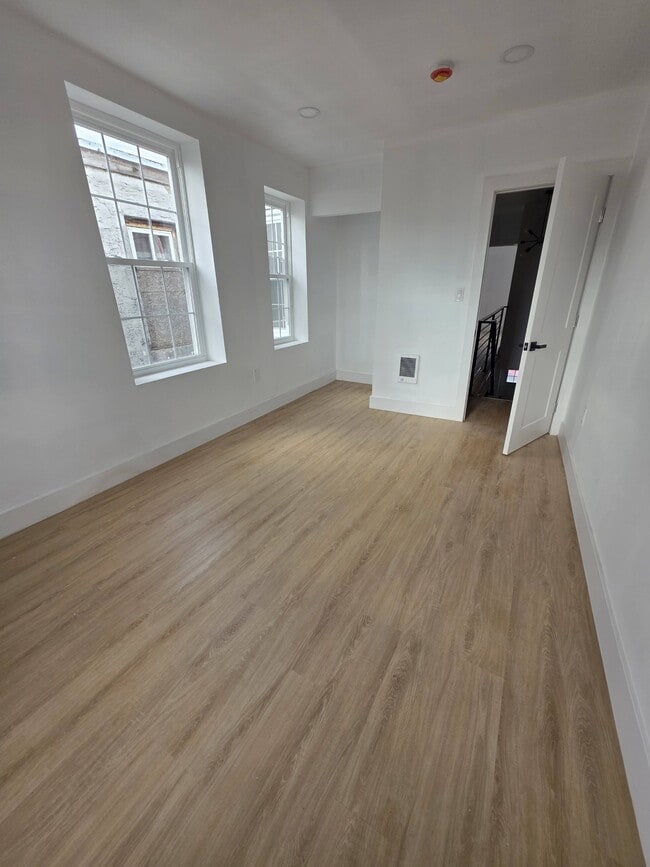 Building Photo - 2304 W Huntingdon St