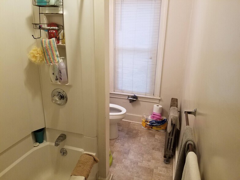 Building Photo - 982 Wayne Ave