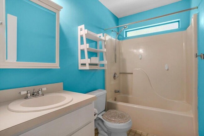 Building Photo - "Charming 3-Bedroom home in Valparaiso wit...