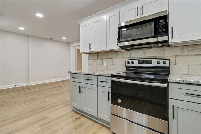 Building Photo - 1006 Maple Ave SW