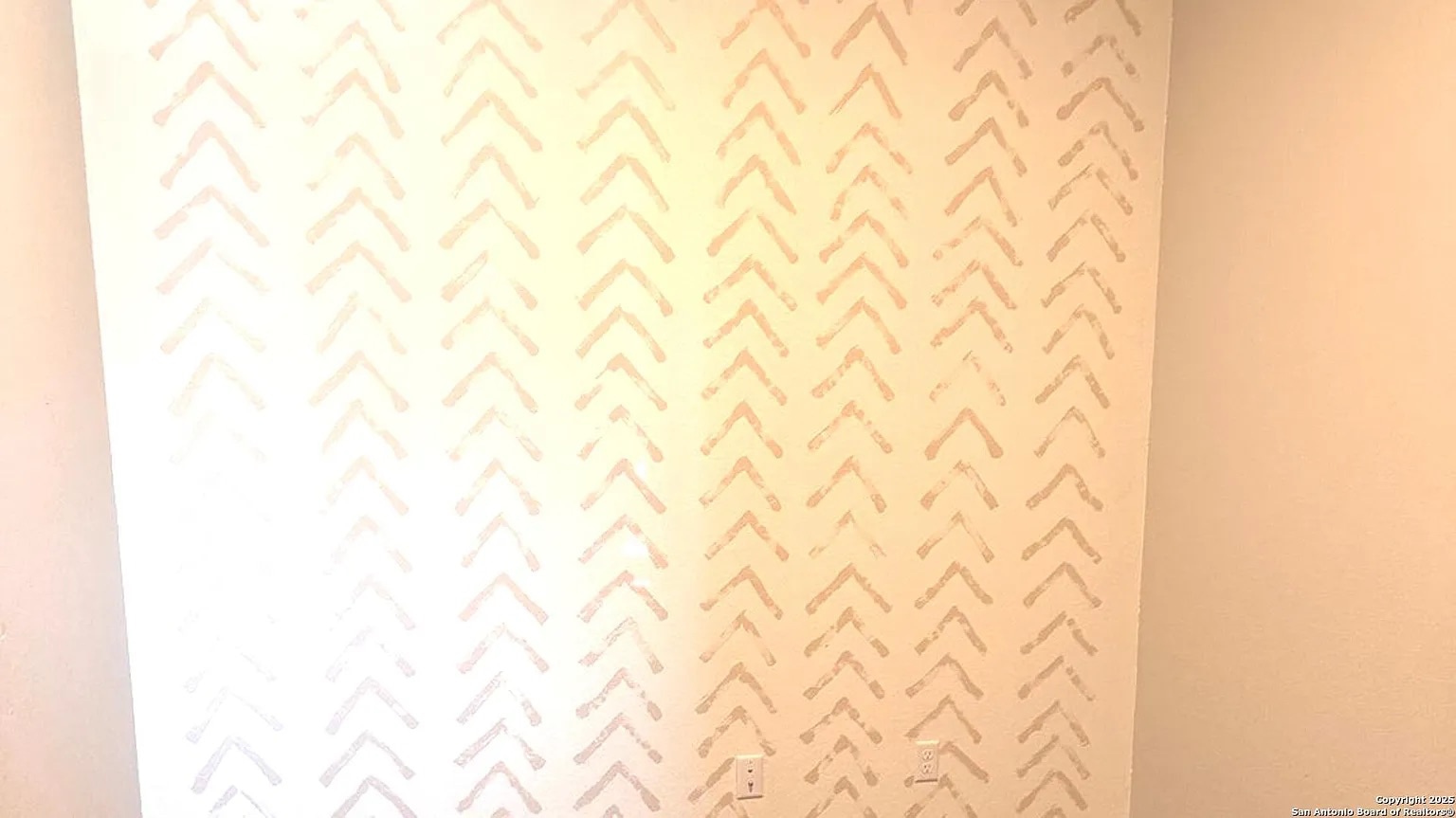 Building Photo - Room in House on Sweetgrass