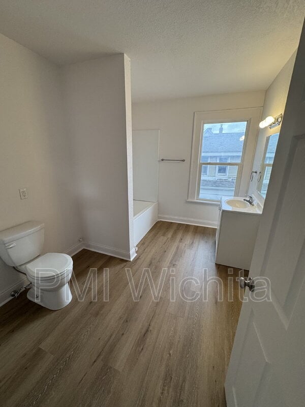 Building Photo - 258 S Poplar St