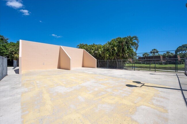 Building Photo - 2320 Saratoga Bay Dr