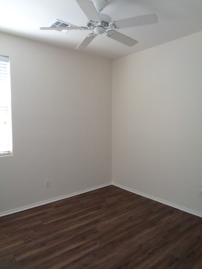 Building Photo - Spacious 4 bedroom house in Peoria- open f...