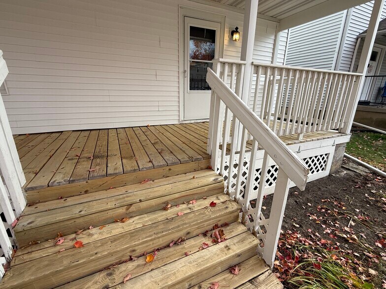 Building Photo - 215 E Bloomington St