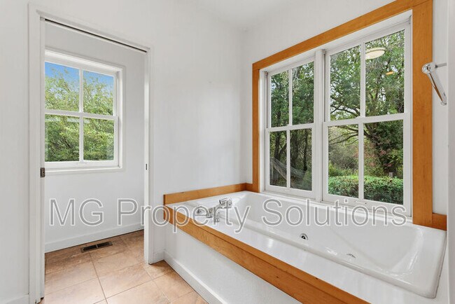 Building Photo - 5151 Nicasio Valley Rd