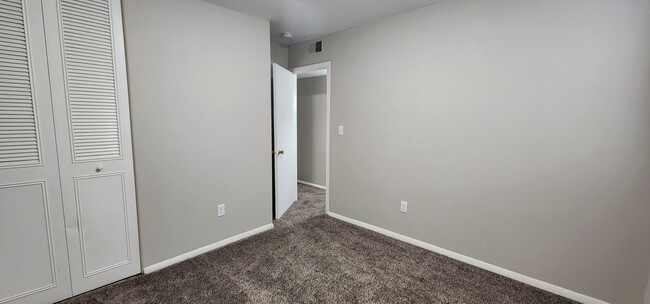 Building Photo - Nice, 3 Bedrooms, 1 Bath, Brick Ranch Home...