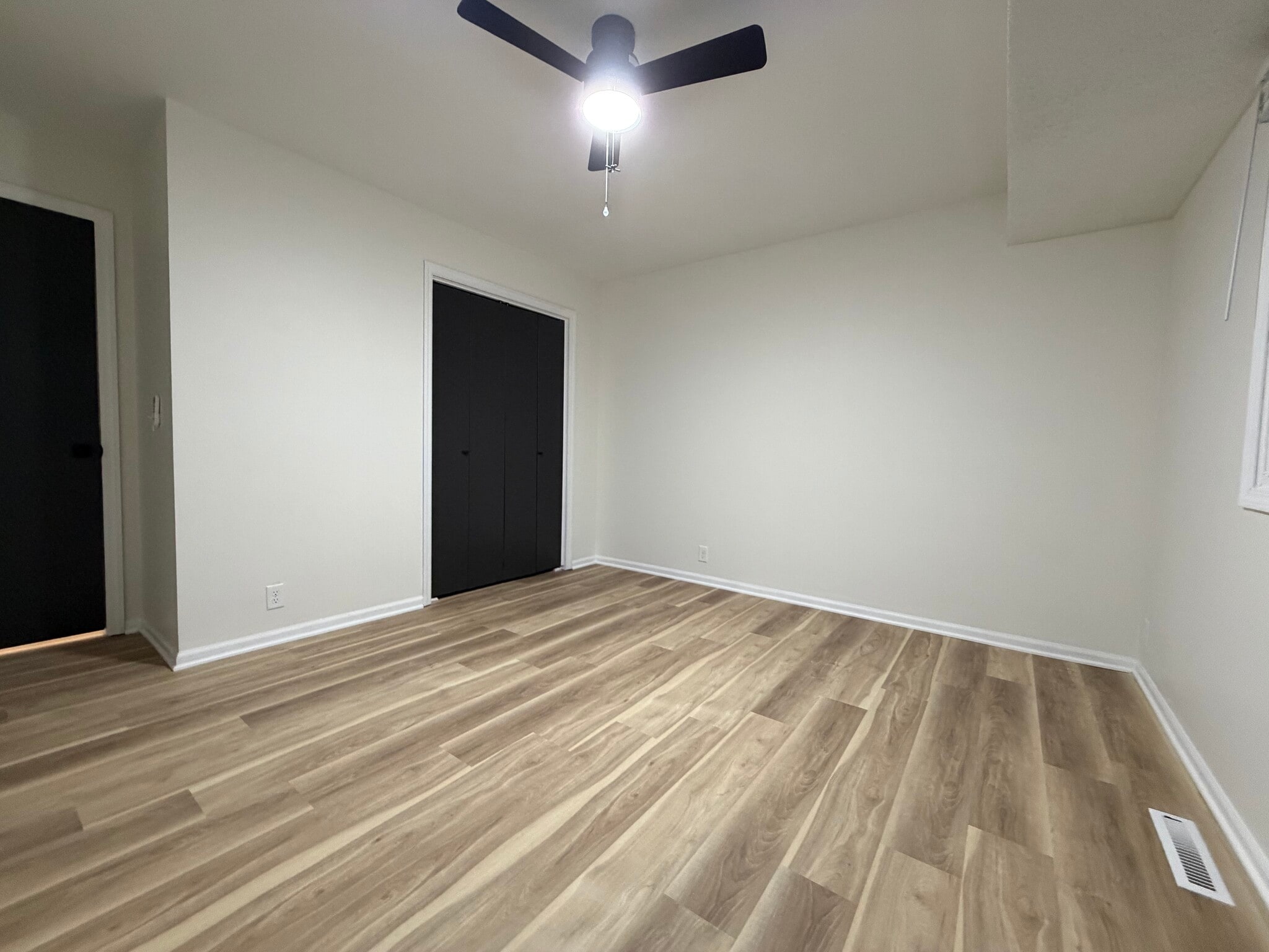 Building Photo - 10325 Ohio Plz