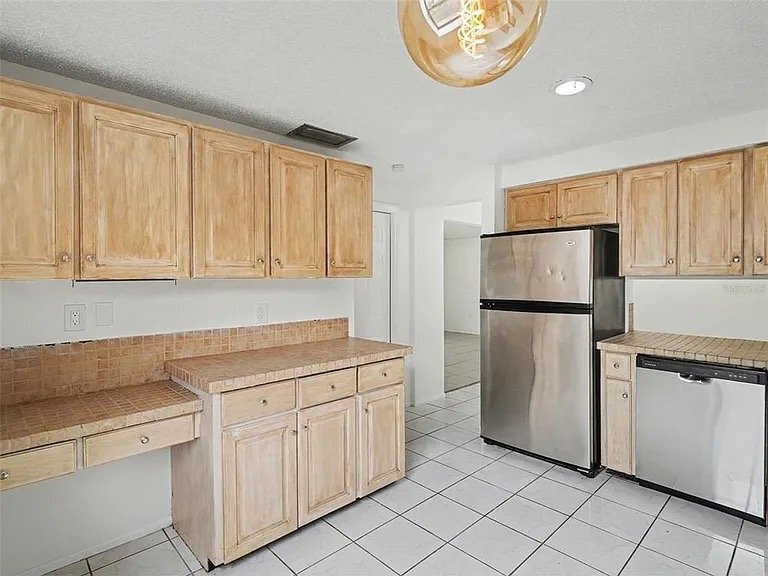 Building Photo - 4037 Maverick Ave