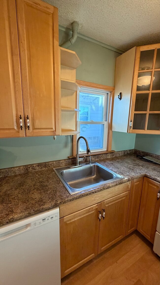 Building Photo - 119 7th Ave NE