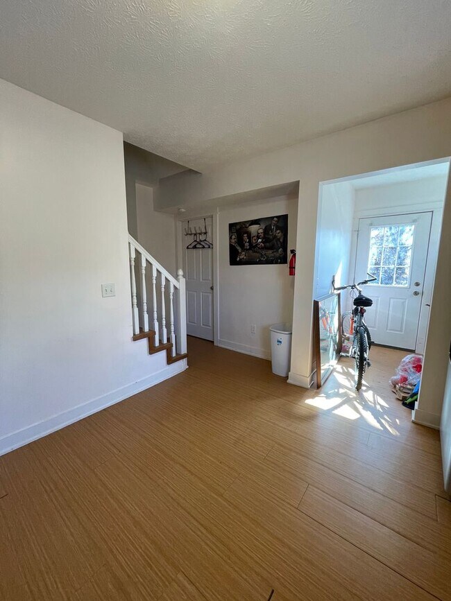 Building Photo - **AUGUST 2027** 3 Bedroom 3.5 Bathroom House