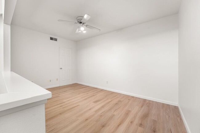 Building Photo - 16510 Stonehaven Ct