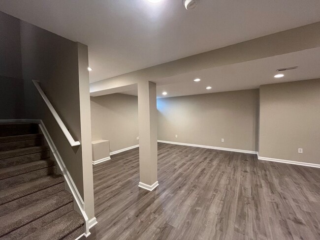 Building Photo - Beautiful Home in Scioto Reserve!
