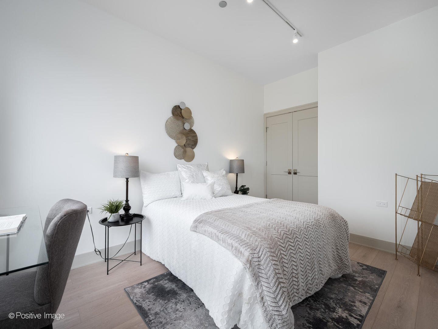 Building Photo - 3202 N Racine Ave