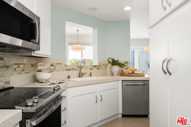 Building Photo - 4643 E 4th St