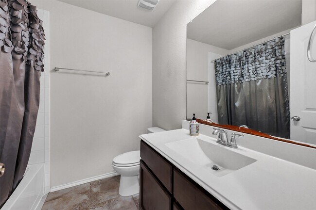 Building Photo - 23723 Giardini Dr