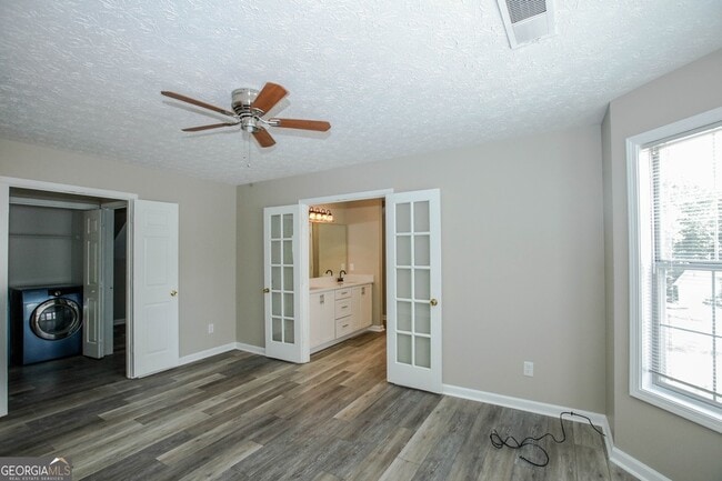 Building Photo - 4130 Wildridge Dr