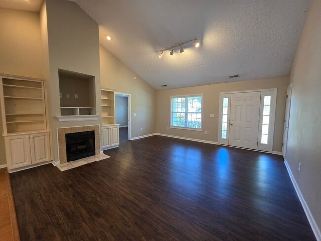 Building Photo - 345 Farina Dr