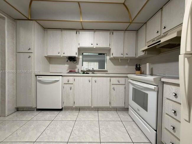 Building Photo - 301 SE 3rd St