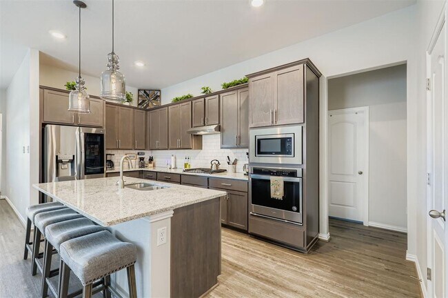 Building Photo - 202 Pulitzer Dr